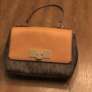 Small Michael Kors handbag with should strap